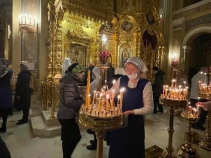 В Ростове православные жители празднуют Рождество: видео