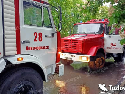 В Новочеркасске на улице Московской сгорела кальянная, видео