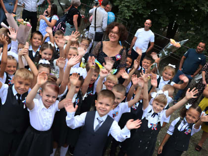 Первый звонок: в школах Таганрога проходит День знаний