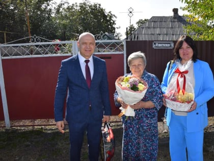 С вниманием и заботой к людям осеннего возраста: в Шахтах проходит декада пожилого человека