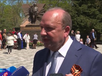 В Усть-Донецком районе открыли брозновый монумент «Павшим за Родину»