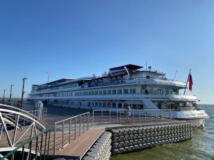 Круизный лайнер «Александр Радищев» прибыл в порт Таганрога