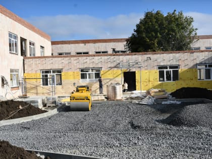 Константин Доморовский проверил, как ведется ремонт Октябрьской школы