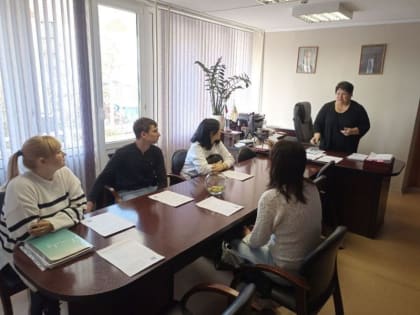 Подготовка к Дню матери в городе
