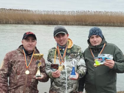 Рыболовы-спортсмены Волгодонска победили в чемпионате по ловле спиннингом с берега