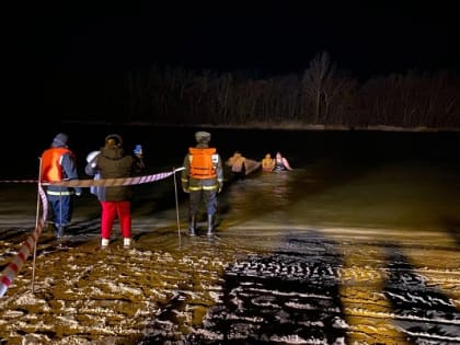 560 новочеркасцев окунулись в ледяную воду в ночь на Крещение