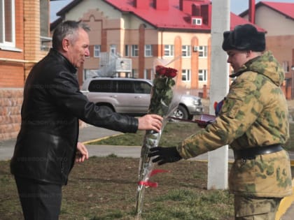 Военнослужащие Росгвардии, охраняющие Ростовскую АЭС, получили ключи от новых квартир