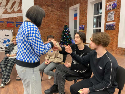 Молодогвардейцы Ростова-на-Дону провели вечер весёлых жизненных историй