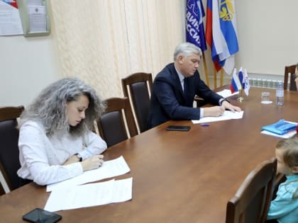 Первый приём граждан в Таганроге: Роман Корякин выслушал обращения жителей