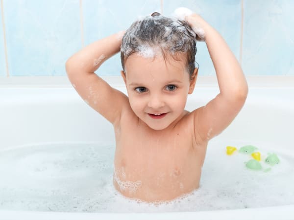 Детские шампуни: виды, состав, особенности