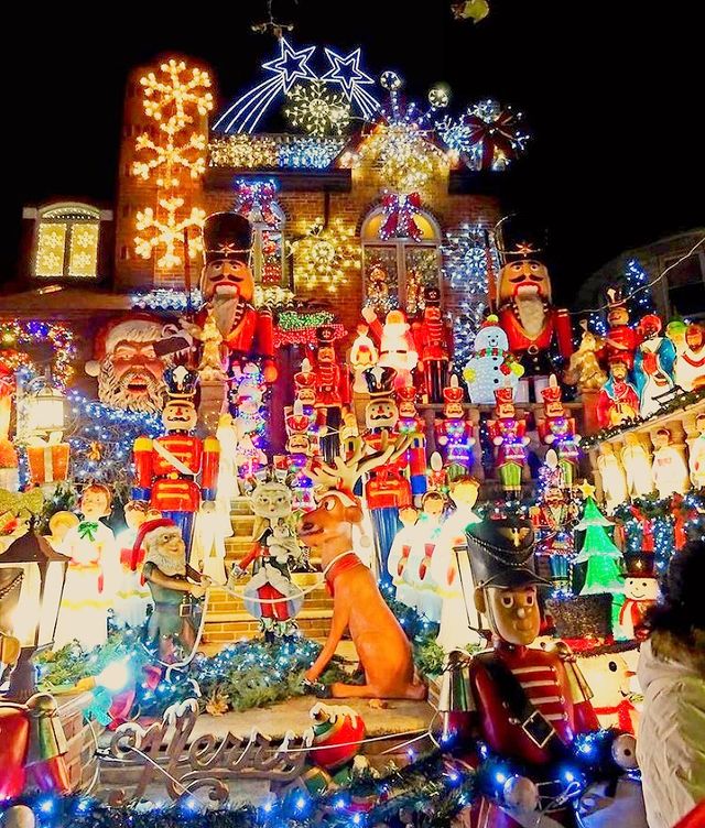 Source Instagram dykerheights_christmaslights