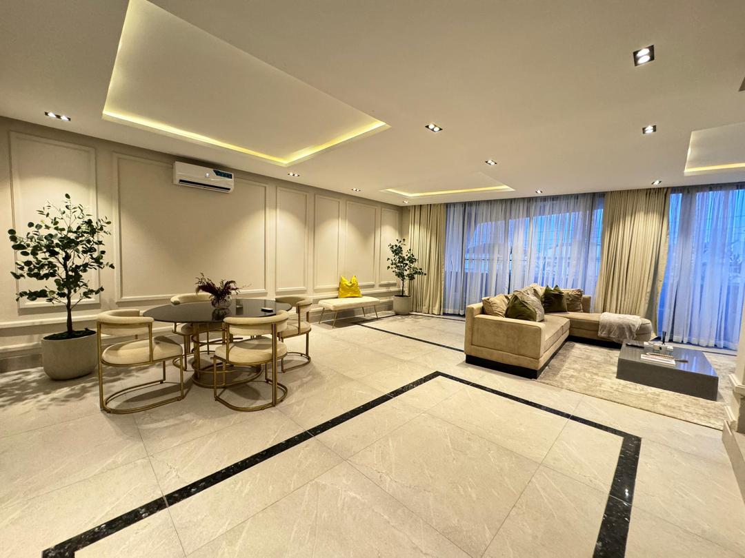 The Shared Luxury Apartment 1