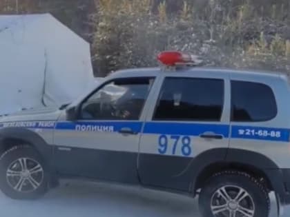 В Иркутской области сотрудники ДПС помогали замерзающим водителям