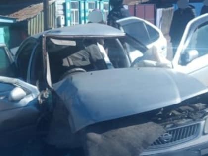 В Бурятии водитель «Ниссана» врезался в электроопору