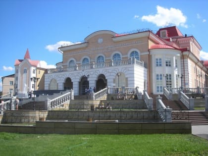 «Кровавый» артист драмтеатра в Улан-Удэ проиграл суд. Артур Шувалов не смог взыскать с бывшего работодателя премию, которой его лишили