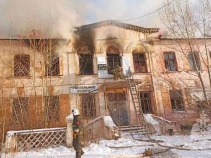 В Бурятии потушили пожар в пустом здании