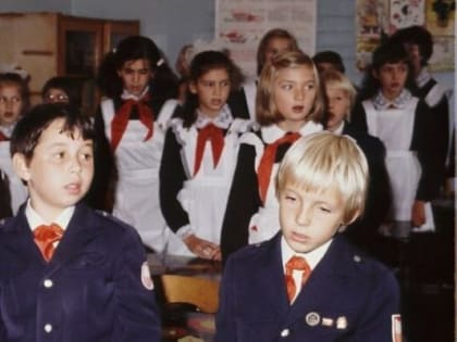 В школы России вернут пионерские значки