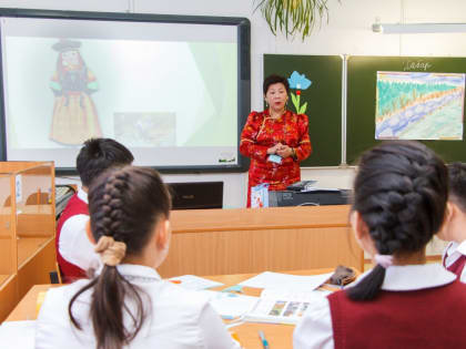 В Улан-Удэ проходит месячник бурятского языка «Буряад ороноо дуулан магтанаб»