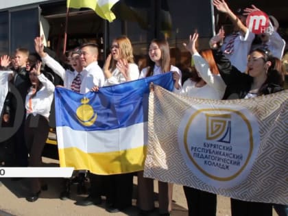 В Улан-Удэ студенты колледжей устроили акцию "Веселый трамвай"