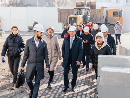 Мэр Улан-Удэ проверил ход капитального ремонта в школе №25