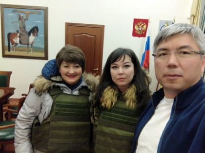 В Москве Алексей Цыденов надел на волонтеров Бурятии бронежилеты