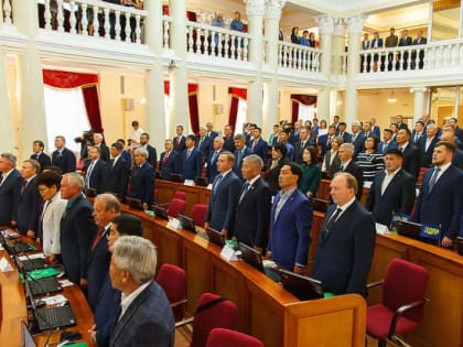 От сумы и от тюрьмы: чем запомнится уходящий шестой созыв Народного Хурала Бурятии