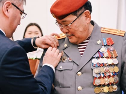 Жителей Бурятии наградили государственными наградами