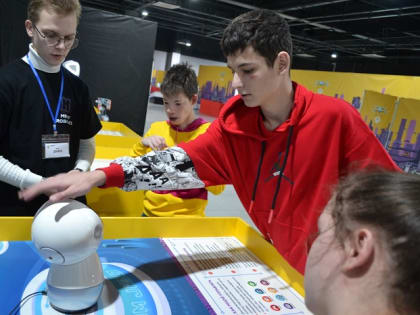 Ребята из «Журавушки» побывали на выставке роботов