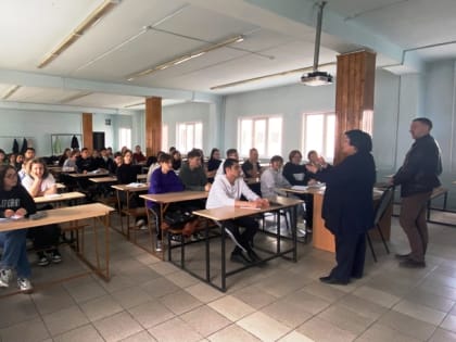 В Бурятии преподаватели и студенты вуза обсудили проблему фальсификации истории России