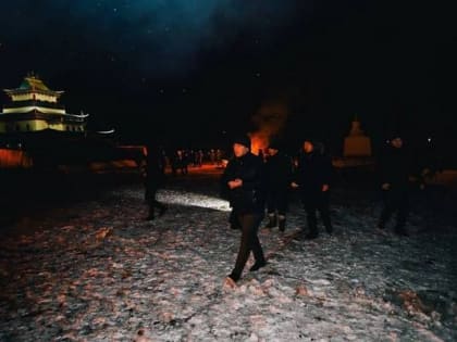 Глава Бурятии: «Ритуал, который заставляет человека задуматься». Алексей Цыденов посетил дацан Хамбын Хурээ и принял участие в обряде Дугжууба