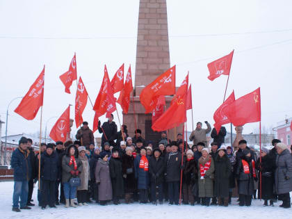 Равнение на Красный Октябрь!