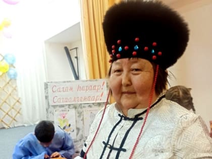 Десять лет дарит тепло и ласку детям Светлана Базаровна Юмтарова