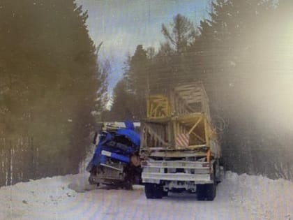 При столкновении двух грузовиков МАЗ в Северобайкалье погиб молодой водитель