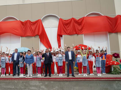 Каменский дом детского творчества открылся после реконструкции фасада, проводившейся при поддержке «Сибцема»