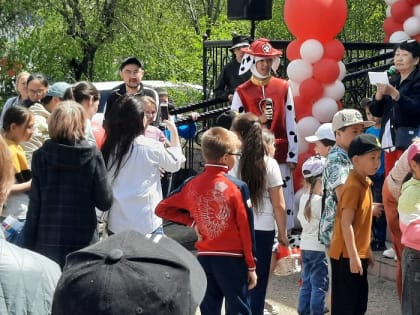 В честь праздника дети из неблагополучных семей побывали на спектакле