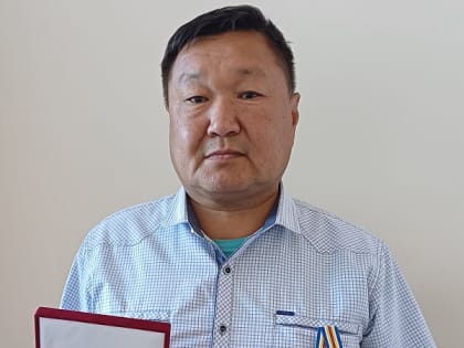 В Закамне специалисту соцзащиты вручили медаль «За заслуги перед Республикой Бурятия»