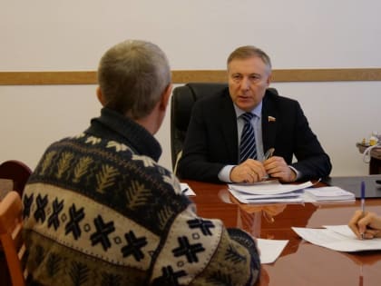 Сенатор Александр Варфоломеев провел личный прием граждан