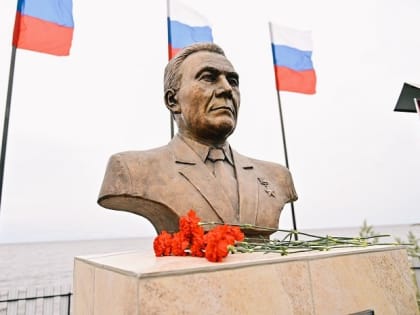 Глава Бурятии открыл памятник Герою Советского Союза Александру Тюрюмину