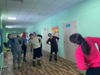 Сотрудники образовательных учреждений Окинского района Бурятии занялись гимнастикой