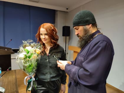 В Улан-Удэ на поэтическом вечере Анны Долгаревой пролилось немало слез