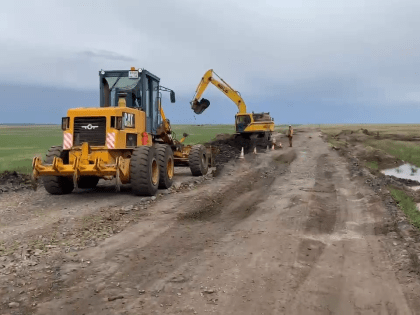 В Еравнинском районе Бурятии идет экстренный ремонт региональной дороги