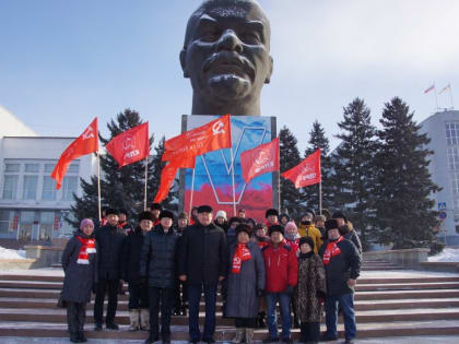 Цветы – вождю пролетариата