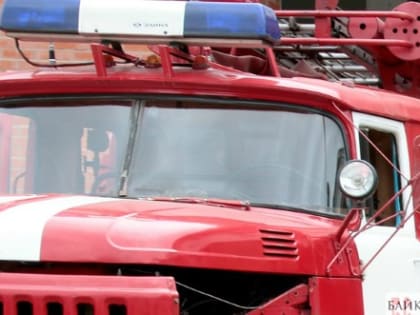 В Бурятии посреди ночи загорелся жилой вагон