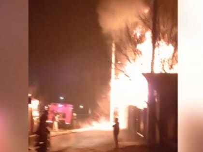 В Улан-Удэ подросток спас соседей от смерти Школьник заметил пожар в доме и сразу разбудил хозяев