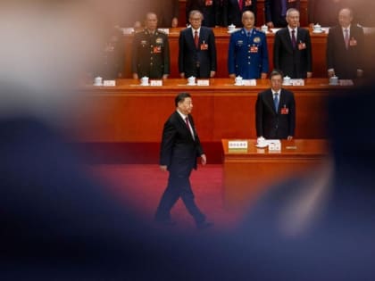 Си Цзиньпина первым в истории переизбрали главой КНР на третий срок