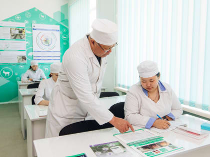 Поздравление ректора Бурятской ГСХА Бэликто Цыбикова с Днём ветеринарного работника России