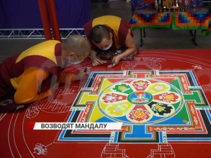 В Улан-Удэ буддийские ламы начали возводить песочную мандалу в рамках Учения Белой Тары