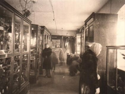 На  историческом фото в православном храме Улан-Удэ заметили таинственный силуэт