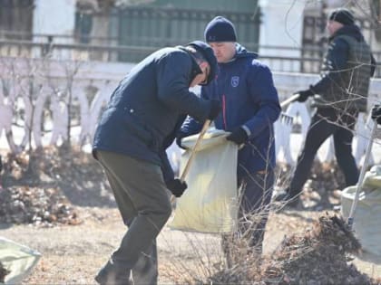 Глава Бурятии принял участие в общегородском субботнике