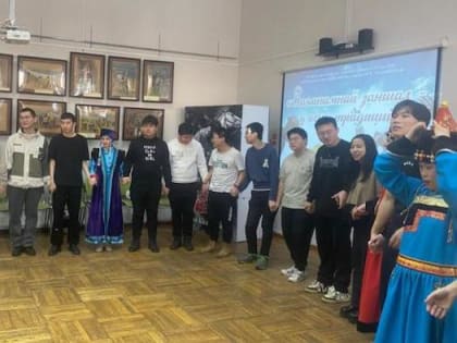 Иностранные студенты ВСГУТУ танцевали ёхор на площади Революции